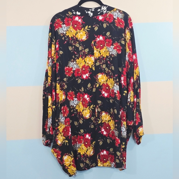 Plus Size Women's Floral Kimono - Picture 5 of 5